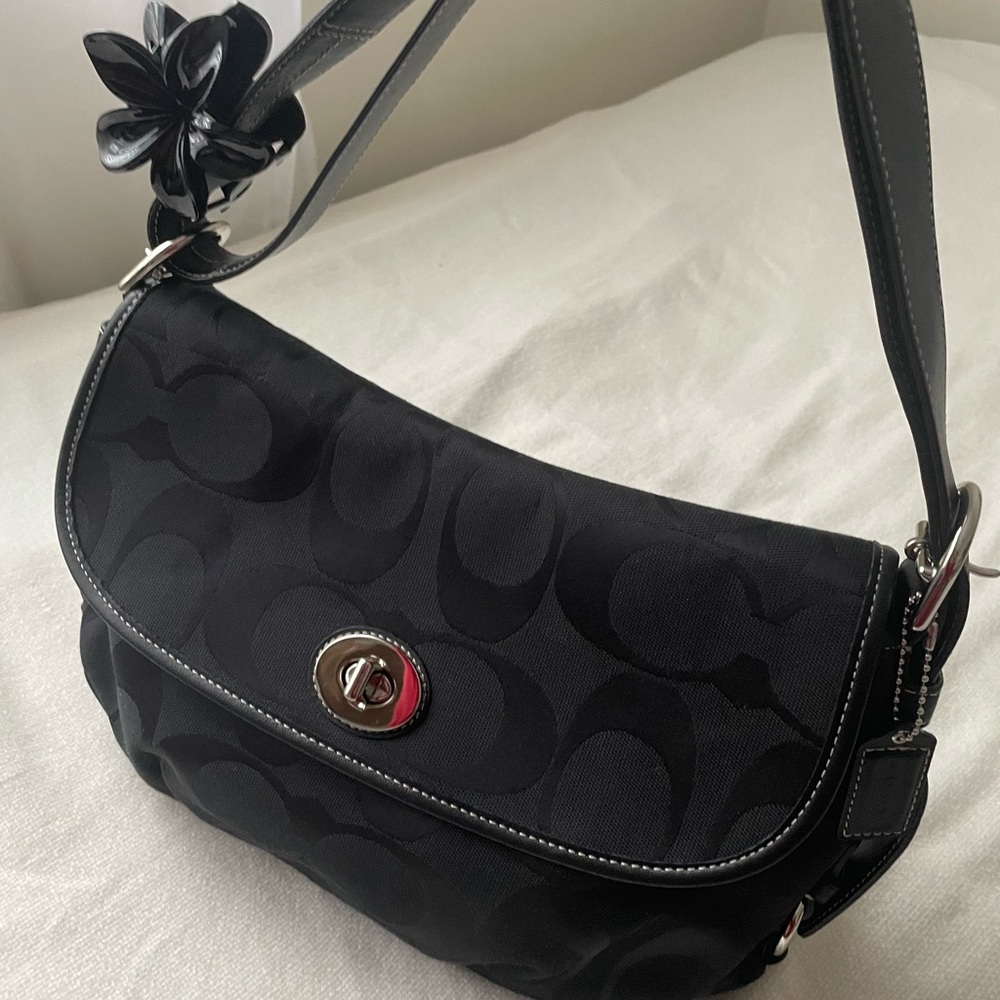 SOLD🖤 - Picture 3 of 6